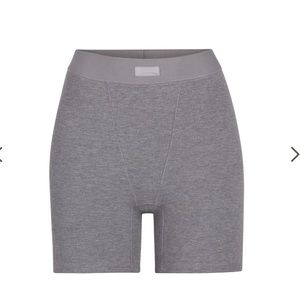 NWT SKIMS Heather Grey SOFT LOUNGE
BOXER